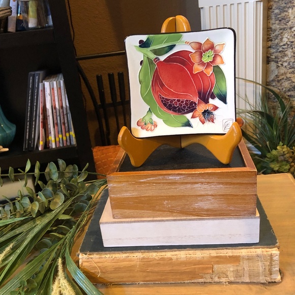 Lot of 2 J. McCall Decorative Plates - Picture 1 of 4